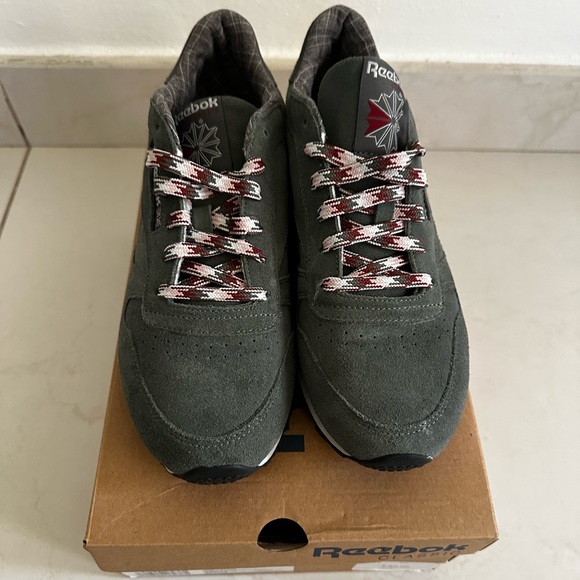 Brand New Reebok Classic Leather W&W Green and Pink Sneakers - Picture 4 of 4